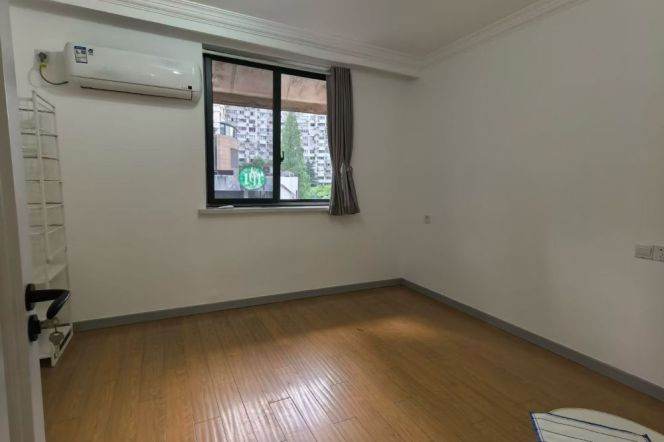 Spacious 1Br/1Lr/1Bt apt nr West nanjing rd,M2/12/13