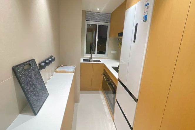 2 Brs, Floor heating/Central ac/Oven/Brand-new Dec, 110 sqm @ Hongqiao metro L3,4&10