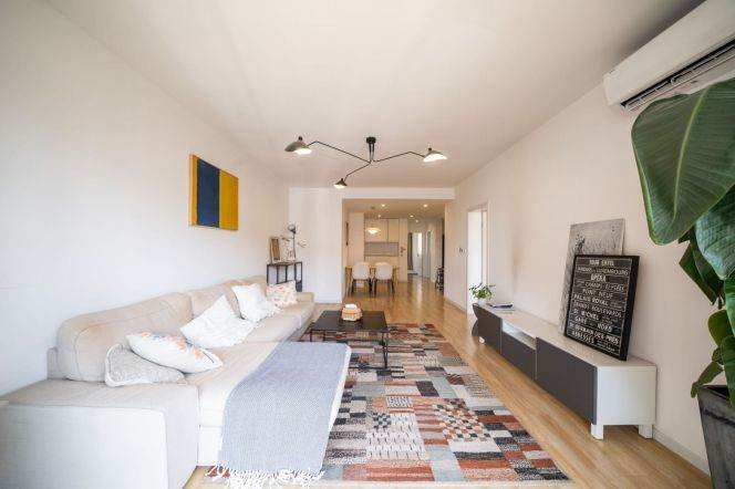 2+1 Rooms, 2 Baths with Open Balcony/Floor heating/Oven, 130 sqm @ Hongqiao metro L3,4&10