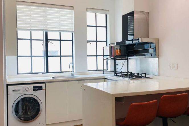 Bright 2Br classic apt Furnished