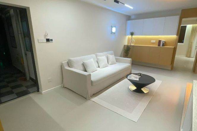 2 Brs, Floor heating/Central ac/Oven/Brand-new Dec, 110 sqm @ Hongqiao metro L3,4&10