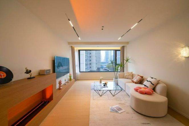 W.Nanjing Rd 2Br 1CloakR 2Bt wt French Window,modern design