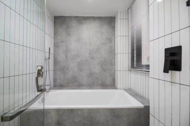 Modern decoration 2brs with floor heating and balcony in central Zhong shan park 
