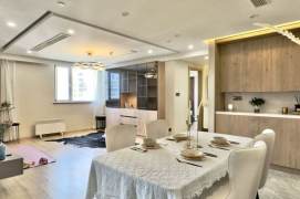 Changle rd 170 sqm 3 br Apt &elevator &big living room 17K