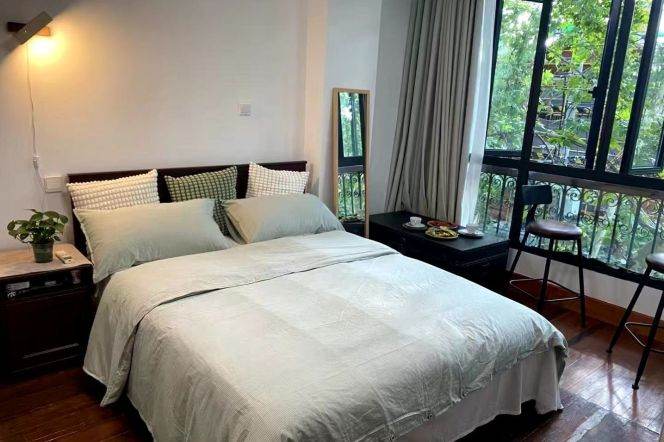 1Studio near line 1/10/12 and convenient to Jiao'tong University can long and short lease