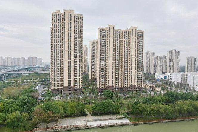 Cozy 1  br next metro stop of line 8 LingzhaoXinCun St. near NYU shanghai