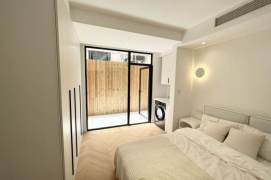 Lovely modern decorated 1 BR with outdoor yard near Zhongshan Park 