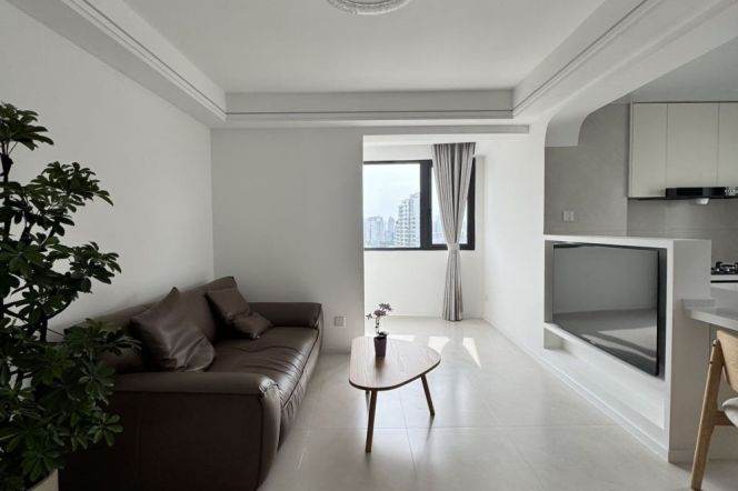 Fabulous 1Br +Elevator +Heating | Big windows | South Shanxi rd metro&Iapm | First rent