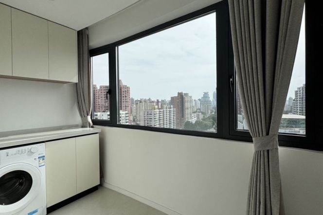 Fabulous 1Br +Elevator +Heating | Big windows | South Shanxi rd metro&Iapm | First rent