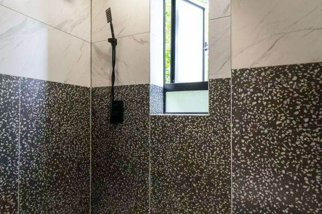 Yueyang Road/Yongjia Road 1br with balcony 