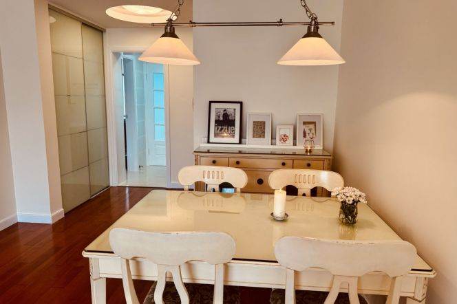 Bright 2 br near L10 Long Bai Xin Cun/Shanghai Zoo, by owner, solid wood furniture/storage