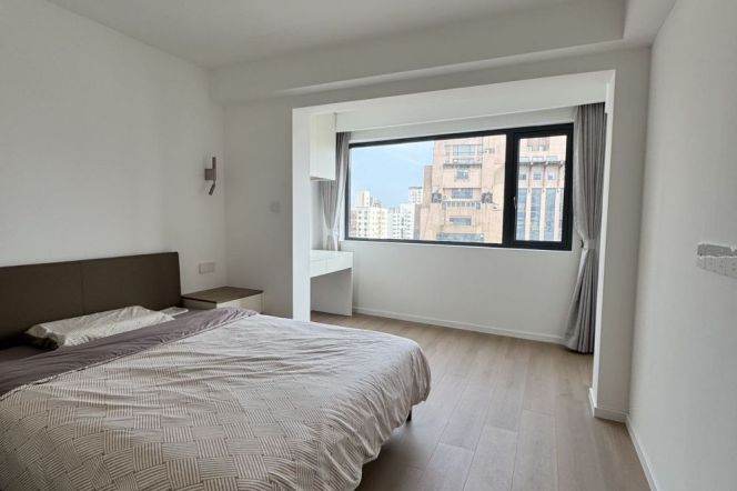 Fabulous 2Br +Elevator +Heating | Big windows | South Shanxi rd metro&Iapm | First rent