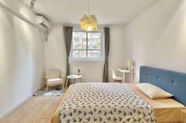 Master bedroom near Jingan temple, close to SJTU, international roommates 