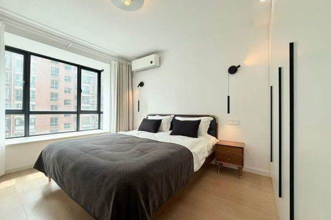Jing an, Wuding road, 2Br 1Balcony 120Sqm, L14