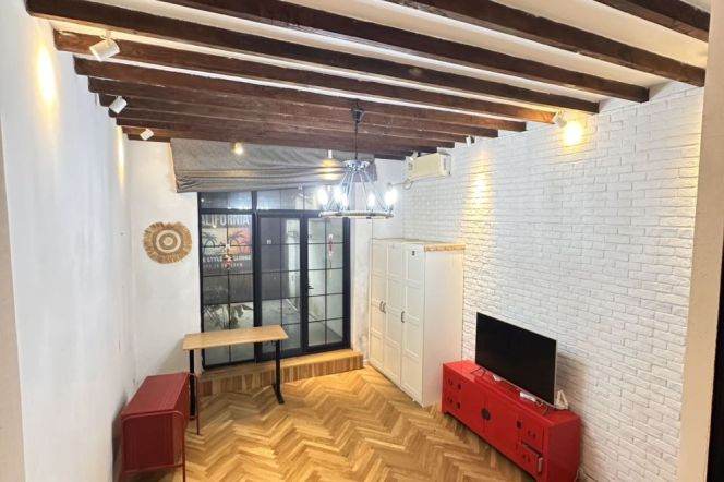 Nice yard 1Br/1Lr/1Bt apt nr West nanjing rd,M2/12/13