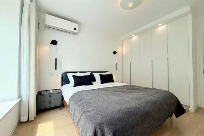 Jing an, Wuding road, 2Br 1Balcony 120Sqm, L14