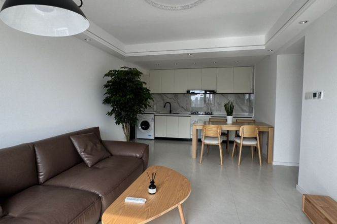Fabulous 2Br +Elevator +Heating | Big windows | South Shanxi rd metro&Iapm | First rent