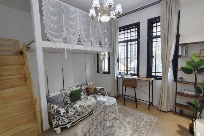Cozy&Bright, Yu yuan road, 1Br Loft, Zhong shan park, L2/4/5