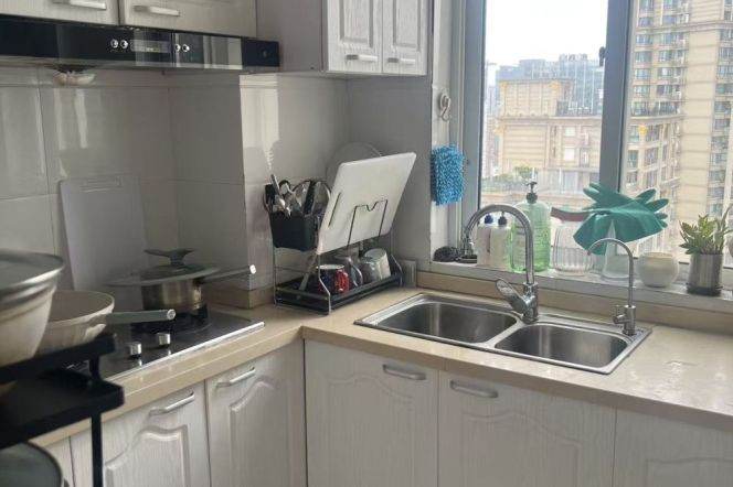 High-rise 2br Apt close to Changping Road metro