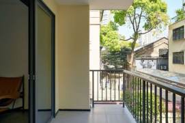 Quality 2+1BR 3BA Old House w/Outdoor Balcony next to W.Nanjing Station