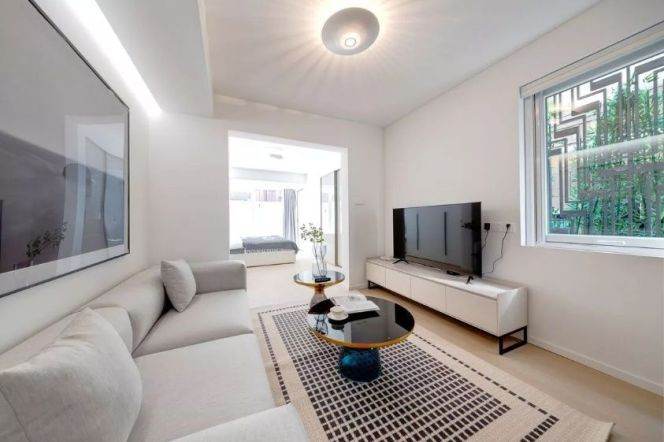 1BR | Courtyard | 10 mins to Line 2/11 Jiangsu Road Station