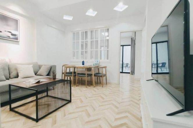 Big terrace one bedroom apartment near Line4 West Yan'an Rd