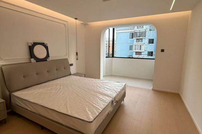 Changshou rd 3br apartment