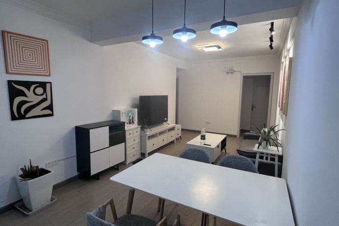 Room in share apartment near West Nanjing Road (subway station) 