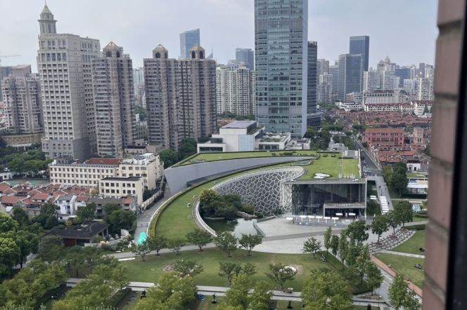 Room in share apartment near West Nanjing Road (subway station) 