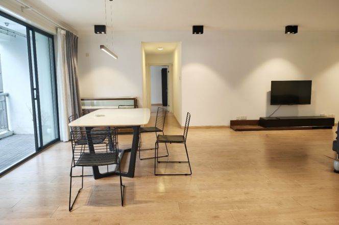 Jing'an 165 sqm 3 br Apt &balcony &floor heating &oven 21K