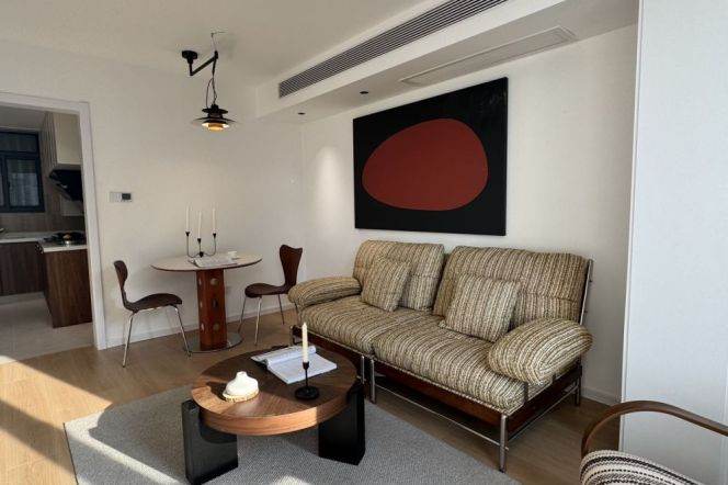Great sunshine 1Br  | Next to Changshou rd metro L7/13 | Bright + Big window +Elevator