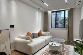 Jiangsu rd & Zhongshan Park | Spacious 2br + elevator + cloakroom +heating 