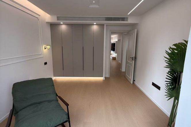 Changshou rd 3br apartment