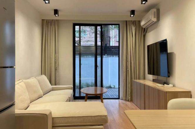 Large Terrace+Bright&Modern 2Bdrs 1Bath Apt/L2+11 Jiang Su Rd Metro+Jing An Temple