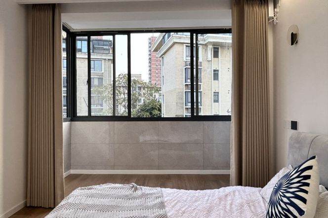 Jiangsu rd & Zhongshan Park | Spacious 2br + elevator + cloakroom +heating 