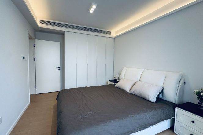 Xuhui West Bund 2+1 br Apt &floor heating &oven 14K