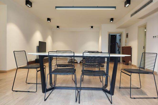 Jing'an 165 sqm 3 br Apt &balcony &floor heating &oven 21K
