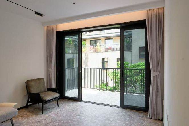 Quality 2+1BR 3BA Old House w/Outdoor Balcony next to W.Nanjing Station