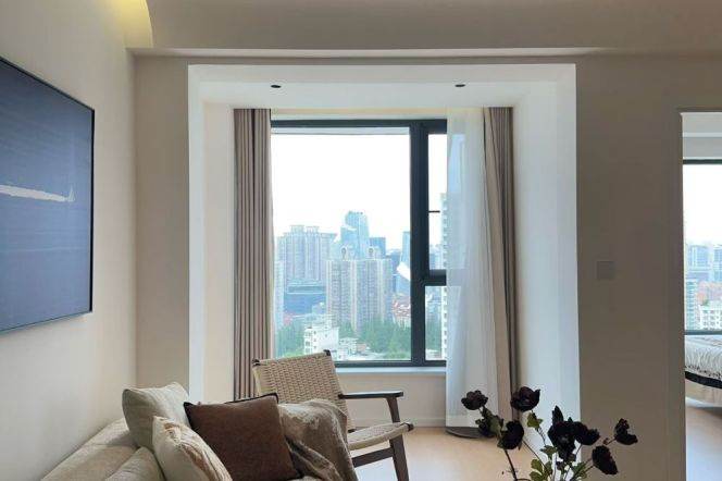Nice high-rise Apt close to west Yan'an Road