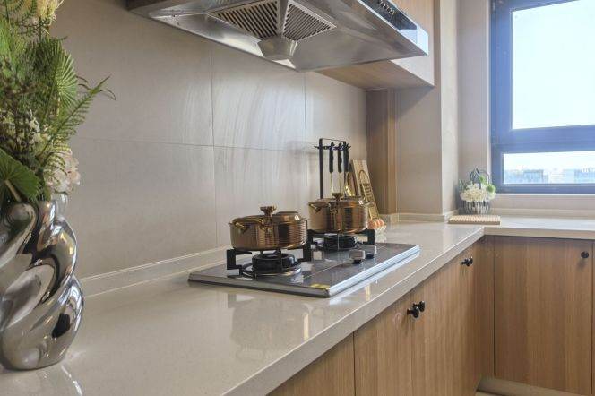 Jing'an modern, well-furnished apt., 2+1 set up, close to Shanghai Uni. campus 