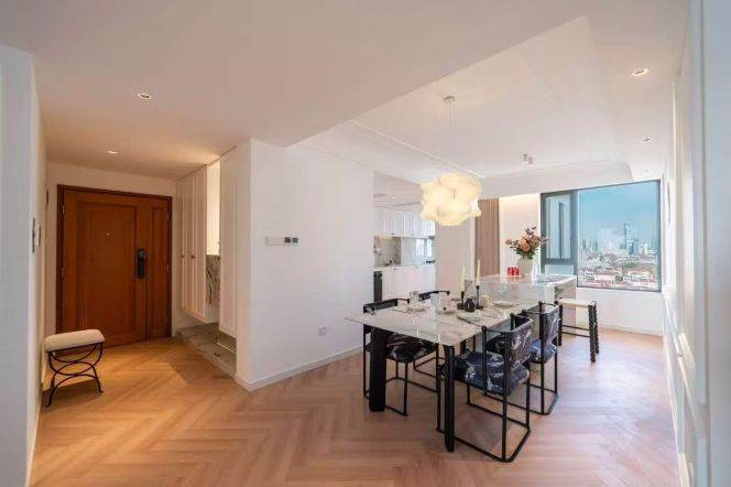    Spacious 3-Bedroom Residence with Club Access & Private Elevator 