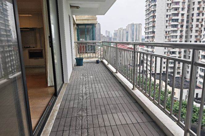Jing'an 165 sqm 3 br Apt &balcony &floor heating &oven 21K
