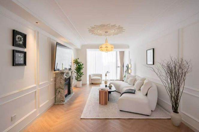    Spacious 3-Bedroom Residence with Club Access & Private Elevator 