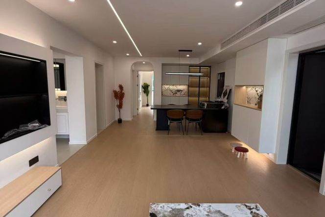 Changshou rd 3br apartment
