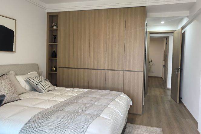 Jing'an modern, well-furnished apt., 2+1 set up, close to Shanghai Uni. campus 