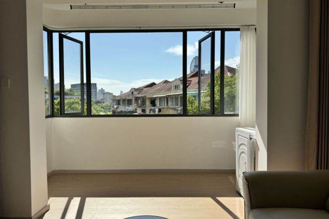 Fabulous 1Br +Elevator +Sunshine | Big windows | Dapuqiao & Jiashan rd Metro