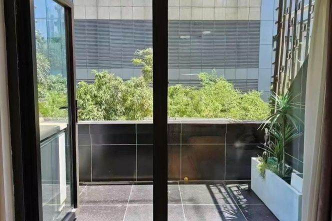 Brand new 1br elevator apt with Balcony nr South Shaanxi Rd&IAPM