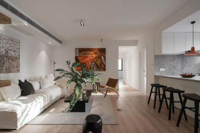 West Nanjing rd 120 sqm stylish Apt &balcony &floor heating 17K