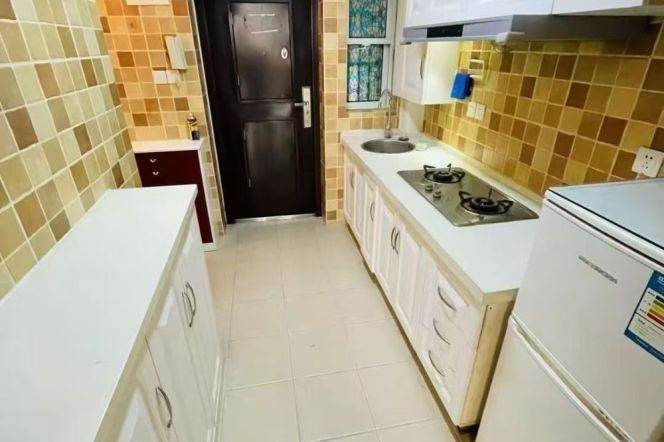 Cozy&bright 1br@changping rd sta 5.6k