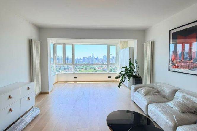   Modern & Bright 3-Bedroom Spacious Residence